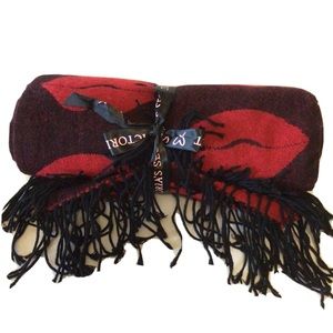 Victoria Secret The Flirt Lips Blanket Lightweight